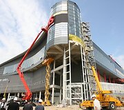 Vilniaus pramogų parko teritorijoje baigiamo statyti prekybos ir pramogų centro &bdquo;Ozas&ldquo; plėtotojai skaičiuoja dienas iki atidarymo.