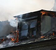 Vilniaus ugniagesiai gavo prane&scaron;imą apie gaisrą Užupyje, to paties pavadinimo gatvėje. Gaisras įsiplieskė pastate, kuriame įsikūręs vilniečiams gerai žinomas restoranas &bdquo;Tores&ldquo;.