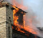 Vilniaus ugniagesiai gavo prane&scaron;imą apie gaisrą Užupyje, to paties pavadinimo gatvėje. Gaisras įsiplieskė pastate, kuriame įsikūręs vilniečiams gerai žinomas restoranas &bdquo;Tores&ldquo;.