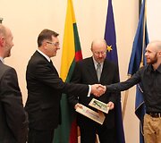 Nugalėtojus apdovanojimų ceremonijoje sveikino asociacija &bdquo;Infobalt&ldquo;, Lietuvos mokslų akademija bei premjeras A. Butkevičius. 
