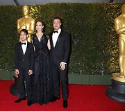 Angelina Jolie, Bradas Pittas ir jų sūnus Maddoxas