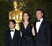 Angelina Jolie, Bradas Pittas ir jų sūnus Maddoxas