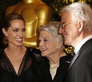 Angelina Jolie, Angela Lansbury ir Steve'as Martinas