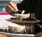 Julijos Janus kepti &scaron;pinatų rie&scaron;utai