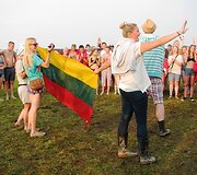 Lietuviai festivalyje &bdquo;Heineken Open&lsquo;er&ldquo; giedojo Lietuvos himną
