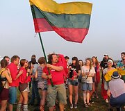 Lietuviai festivalyje &bdquo;Heineken Open&lsquo;er&ldquo; giedojo Lietuvos himną