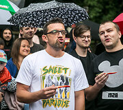 Pipirų valgymo varžybų akimirka