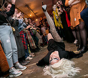 &bdquo;Drag&ldquo; festivalio akimirka