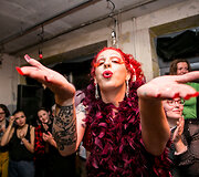 &bdquo;Drag&ldquo; festivalio akimirka