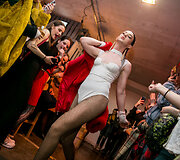 &bdquo;Drag&ldquo; festivalio akimirka