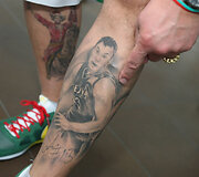 Dvyniai pristatė savo tatuiruotes