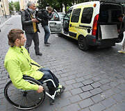 Specialus taksi dirbs visą parą ir vežios neįgaliuosius