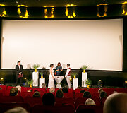 Gintarė ir Paulius susituokė kino teatre
