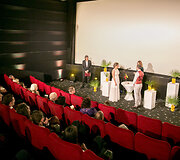 Gintarė ir Paulius susituokė kino teatre
