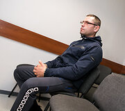 Į teismą atvestas jaunuolio nužudymu sostinėje įtariamas vyras