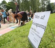 Sueigos &bdquo;I&scaron;laisvinkime lietuvi&scaron;ką žodį!&ldquo; akimirką