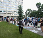 Sueigos &bdquo;I&scaron;laisvinkime lietuvi&scaron;ką žodį!&ldquo; akimirką