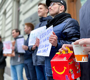 Protesto akcija prie Susisiekimo ministerijos
