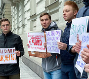 Protesto akcija prie Susisiekimo ministerijos