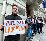 Protesto akcija prie Susisiekimo ministerijos