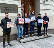Protesto akcija prie Susisiekimo ministerijos