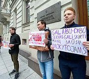 Protesto akcija prie Susisiekimo ministerijos