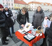 Pilietinė akcija Vilniaus Rotu&scaron;ės aik&scaron;tėje &bdquo;Penkios laisvės&ldquo; pabrėžė, kad gyvūnai taip pat turi teisę į laisves.