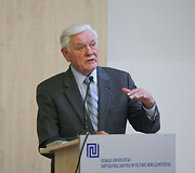 Valdas Adamkus