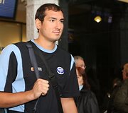 Pirmieji Vilniaus &bdquo;Lietuvos ryto&ldquo; klubo varžovai 2009-2010 metų Eurolygos B grupės varžybose &ndash; Stambulo &bdquo;Efes Pilsen&ldquo; krep&scaron;ininkai &ndash; trečiadienį skrydžiu per Vieną (Austrija) nusileido Vilniaus oro uoste.