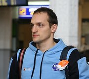 Pirmieji Vilniaus &bdquo;Lietuvos ryto&ldquo; klubo varžovai 2009-2010 metų Eurolygos B grupės varžybose &ndash; Stambulo &bdquo;Efes Pilsen&ldquo; krep&scaron;ininkai &ndash; trečiadienį skrydžiu per Vieną (Austrija) nusileido Vilniaus oro uoste.