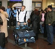 Pirmieji Vilniaus &bdquo;Lietuvos ryto&ldquo; klubo varžovai 2009-2010 metų Eurolygos B grupės varžybose &ndash; Stambulo &bdquo;Efes Pilsen&ldquo; krep&scaron;ininkai &ndash; trečiadienį skrydžiu per Vieną (Austrija) nusileido Vilniaus oro uoste.