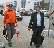 Pirmieji Vilniaus &bdquo;Lietuvos ryto&ldquo; klubo varžovai 2009-2010 metų Eurolygos B grupės varžybose &ndash; Stambulo &bdquo;Efes Pilsen&ldquo; krep&scaron;ininkai &ndash; trečiadienį skrydžiu per Vieną (Austrija) nusileido Vilniaus oro uoste.