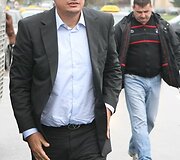 Pirmieji Vilniaus &bdquo;Lietuvos ryto&ldquo; klubo varžovai 2009-2010 metų Eurolygos B grupės varžybose &ndash; Stambulo &bdquo;Efes Pilsen&ldquo; krep&scaron;ininkai &ndash; trečiadienį skrydžiu per Vieną (Austrija) nusileido Vilniaus oro uoste.