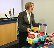 Kiekvienais metais Europos Sąjungoje nesaugių prekių aptinkama vis daugiau. Didžioji dalis užregistruojamų nesaugių gaminių &ndash; žaislai vaikams.