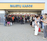 Prie bilietų kasų
