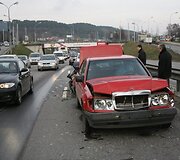 Geležinio Vilko gatvėje susidūrė trys automobiliai.
