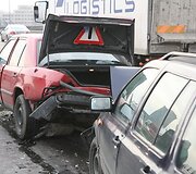 Geležinio Vilko gatvėje susidūrė trys automobiliai.