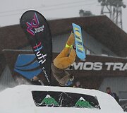 &Scaron;e&scaron;tadienį Liepkalnio žiemos trasoje, Vilniuje, susirinko snieglenčių sporto mylėtojai.2006 metais snieglenčių diena buvo pradėta &scaron;vęsti tarptautiniu mastu, 2008-aisiais, sulaukusi didelio pasisekimo, &scaron;i &scaron;ventė paplito ne tik Europoje, bet taip pat įžengė į Kanadą, JAV, Rusiją, kitas Pasaulio &scaron;alis