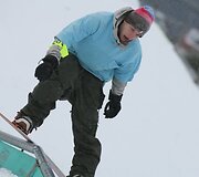 &Scaron;e&scaron;tadienį Liepkalnio žiemos trasoje, Vilniuje, susirinko snieglenčių sporto mylėtojai.2006 metais snieglenčių diena buvo pradėta &scaron;vęsti tarptautiniu mastu, 2008-aisiais, sulaukusi didelio pasisekimo, &scaron;i &scaron;ventė paplito ne tik Europoje, bet taip pat įžengė į Kanadą, JAV, Rusiją, kitas Pasaulio &scaron;alis