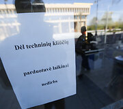 Vilniaus &bdquo;Maximoje&ldquo; nukrito lubų apdailos dalis