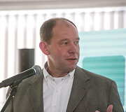 Robas Whitesellas, &bdquo;Bentley Systems&ldquo;  Vyresnysis viceprezidentas  (JAV)
