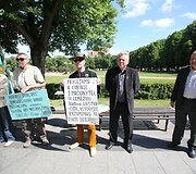 Prie Vilniaus apygardos administracinio teismo - Sausio 13-osios brolijos protestas