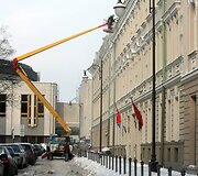 Varveklius daužantys darbininkai