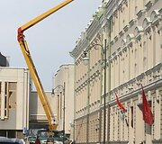 Varveklius daužantys darbininkai