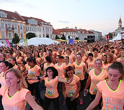 Naktinis &bdquo;Nike&ldquo; moterų bėgimas
