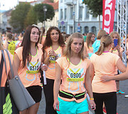 Naktinis &bdquo;Nike&ldquo; moterų bėgimas