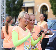 Naktinis &bdquo;Nike&ldquo; moterų bėgimas