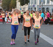 Naktinis &bdquo;Nike&ldquo; moterų bėgimas