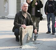 Pakeista  &bdquo;Stebuklo&ldquo; plytelė