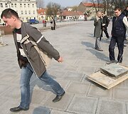 Pakeista  &bdquo;Stebuklo&ldquo; plytelė